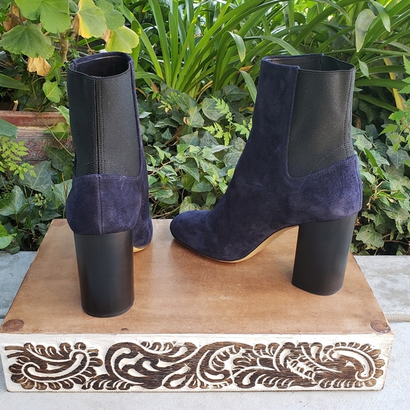 Timeless Chic Navy Italian Suede Rag & Bone Bootie - Picture 5 of 8